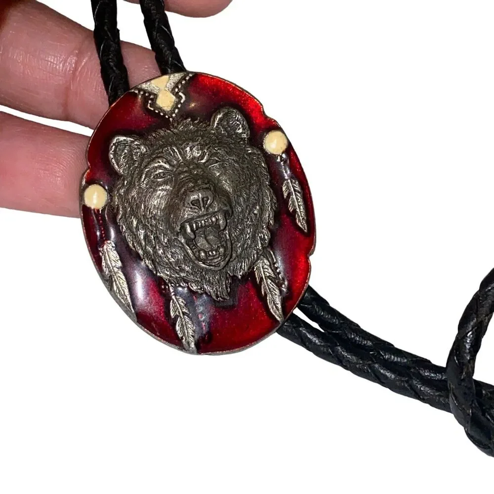 VINTAGE 1992 SISKIYOU BUCKLE CO. RED ENAMEL WOLF NICKLE‎ SLIDE BOLO TIE
